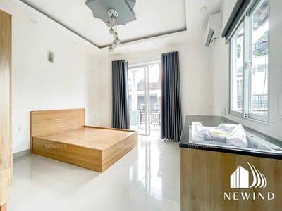 phòng ban công mới xây gần KCX, PMH, CRESCENT MALL