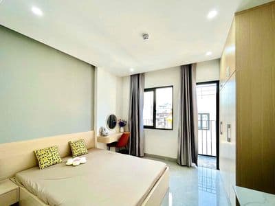 Căn hộ ban công bếp xa giường thông thoáng