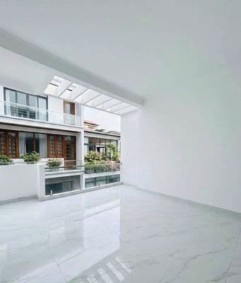 Cho thuê nhà nguyên căn 50m² x 5 tầng, ngõ 121 Thái Hà, Đống Đa