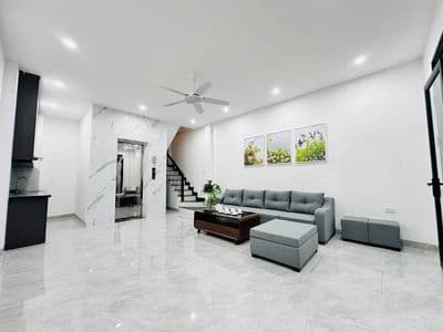 Cho thuê nhà riêng 40m x 6 tầng, Hoàng Hoa Thám, Ba Đình, có thang máy