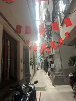 Cho thuê nhà nguyên căn ngõ 175 Lạc Long Quân, Cầu Giấy, Hà Nội
