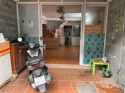 Cho thuê nhà 2 tầng Âu Cơ, Tây Hồ, có sân để xe