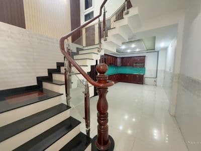 Cho thuê nhà đẹp mt đường dân chủ - p tân. thành : 4 x 18 m đúc 4 tấm