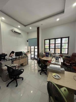 cho thuê tầng trệt lối đi riêng giá 9triệu5 cityland