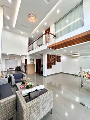 Biệt thự sân vườn ngay gần đường hiệp bình