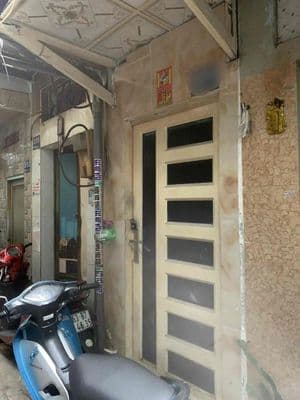 Cho thuê nhà hẻm 2.6m nguyễn trãi, p.n.c.trinh, q.1, 2.7tr.