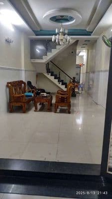 nhà hướng Tây,4 phòng ngủ,sân thượng.hẻm to