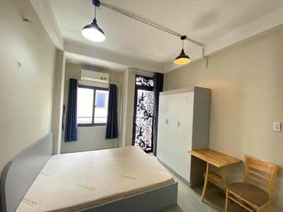 Căn Hộ Ban Công Cửa Sổ Máy Giặt Riêng Gần Vòng Xoay Dân Chủ Quận 3