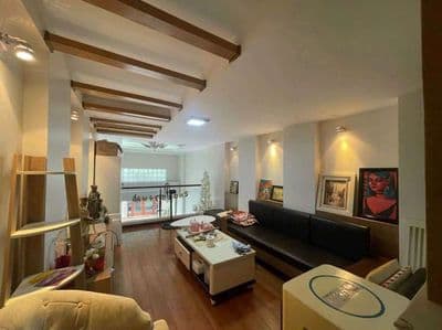 Nhà Đẹp Lâm Hạ - Ô Tô Vào Nhà - 4 Tầng 3PN - Chỉ 17 Triệu/Tháng!