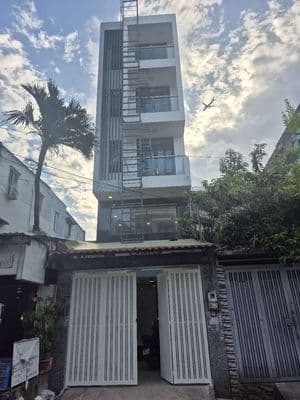 Cho thuê nhà 4x22m 5 lâu 7pn 7wc. y hình ngay lê trọng tấn