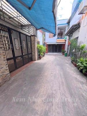 Ngay tỉnh lộ 10, giáp kdc tên lửa, ngang 4.4 dài 14m nở hậu, hẻm