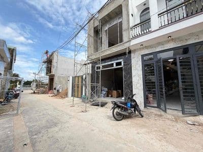 nhà trệt lầu