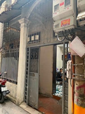Cho thuê nhà 2 tầng sân cổng riêng biệt Khương Đình