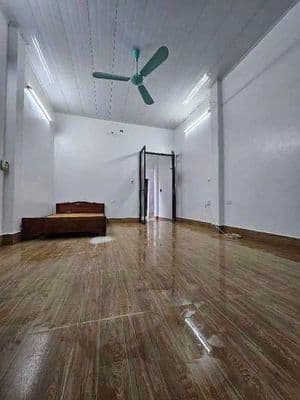 Cho thuê nhà 40m2, 2 tầng, 2 ngủ, ngõ 56 Thạch Cầu