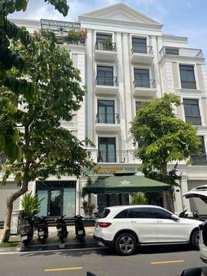 nhà phố 144 (cong viên sau nhà trục dưỡng sinh)