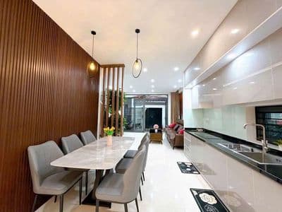 Cho thuê nhà 3 tầng kiệt: nguyễn hoàng - hải châu