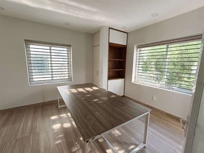 Cho thuê văn phòng nhỏ sẵn máy lạnh - tolet riêng - có chỗ để xe