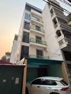 Cho thuê nhà nguyên căn Cầu Giấy 50m x 5 tầng, ô tô đỗ cửa