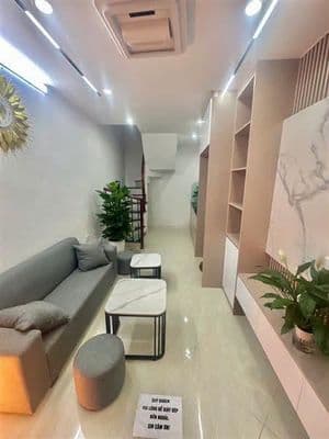 Nhà 12m2, 4 tầng, 2 ngủ, trung tâm Hai Bà Trưng