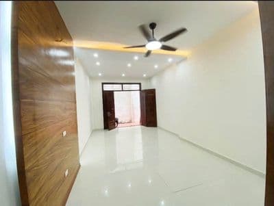 Cho thuê nhà phố Đội Cấn, 6 tầng, có thang máy, giá 20tr