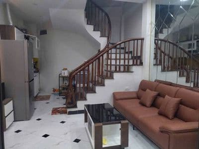 Cho thuê nhà nguyên căn Ngõ Quỳnh, Hai Bà Trưng, 35m2 x 5 Tầng