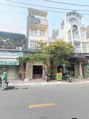 Nhà 4 tầng trục chính giao ql13 đối diện vạn phúc đông dân cư qa lại 2