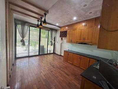 nhà duy tân 55m x 6T ô tô đỗ cửa