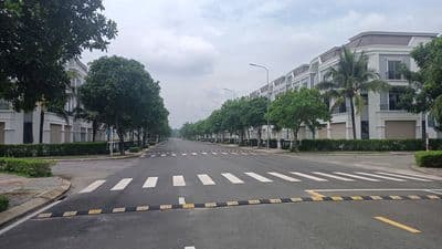 90m2 full thổ cư , nằm trong khu dân cư , đối diện 2 KCN