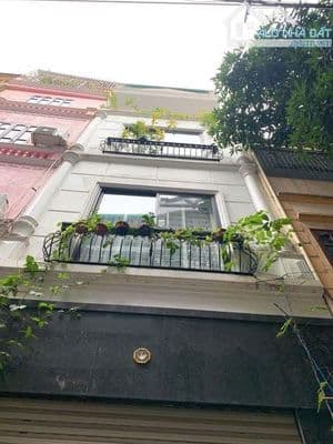 Cho thuê nhà đẹp ngõ 421 Hoàng Quốc Việt - 50M x 4 Tầng - Chỉ 18 triệu