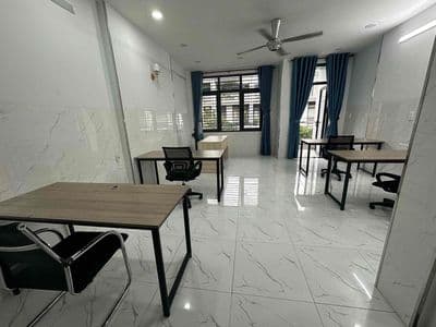 Cho thuê văn phòng KĐT Vạn Phúc sẵn nội thất 8 triệu/tháng