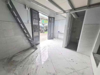 kiot có gác và 1PN 1wc hẻm lớn ở hay kinh doanh đều đc