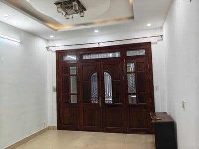 Chính chủ nhà 3 tầng 3pn gần vòng xoay phú hữu quận 9