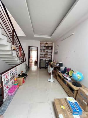 Cho thuê nhà đường âu cơ trệt 2 lầu 3PN gias 14 trieeuj