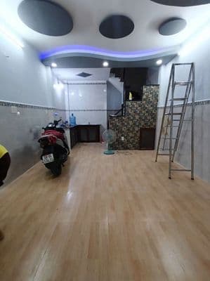 4mx12m. 2 lầu 2pn 3wc. có sân thượng. Q12