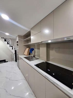 chủ gởi bán căn nhà mới xây full nội thất cao cấp mới 100% hẻm đg