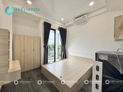 Phòng bancong cách sân bay 1p ,Mới xây ,nội thất mới, có giặc riêng