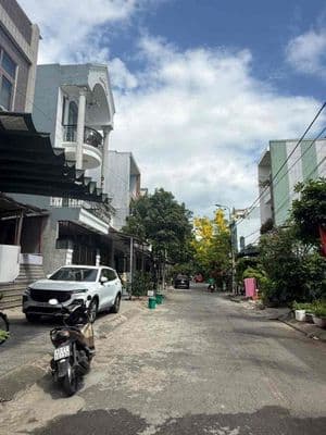 Nhà mặt phố đường 5m5 Giáp Văn Cương, Hoà Minh, cách hiển 100m