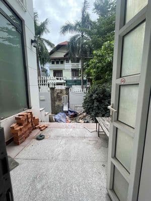 Căn 2PN full nội thất rộng 80m2 Sân Vườn Đậu Xe Hơi trước nhà P13 BT