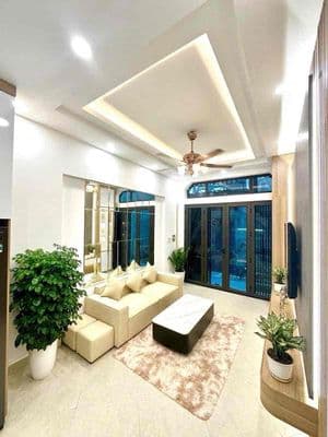 Nhà Đẹp Cầu Giấy 30m2 - 5 Tầng - Gần Phố - Ngõ Thông - Ở Ngay - Hiếm