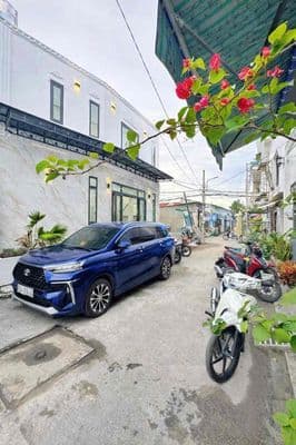 Bán nhà lầu lộ Xe Hơi hẻm 98 Phạm Ngũ Lão . Giá chỉ 2,75 tỷ