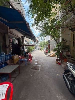 nhà hẻm xe hơi khu Lũy Bán Bích. DT đất 64m2