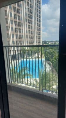 Cho thuê 2PN rèm, giàn phơi giá 5tr5/tháng view hồ bơi mát mẻ