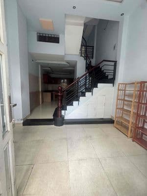 Nhà thuê gần trường Tân Hương - Tân Phú Dt 4x10m 1 trêt 3 lầu + ban c