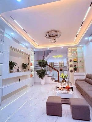Bán nhà lạc long quân-cầu giấy-30m2, 5 tầng, full nội thất, oto 30m