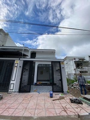 Nhà c4 kdc hoàng hảo mới xây đối diện hồ bơi