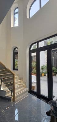 Nhà ngay vincom - hẻm trước nhà 5m - full nội thất - giá 4.95 tỷ