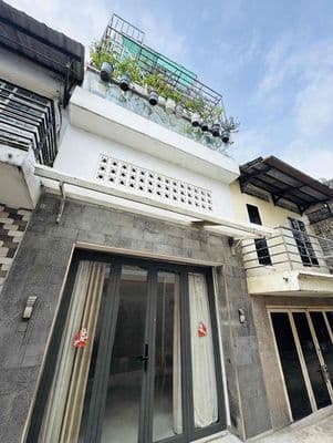 Nhà hẻm ô tô thông 1 sẹc, Trệt lửng lầu, mái làm sân thượng, 4x9m