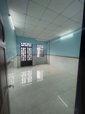 Nhà sạch sẽ gần ngã tư ga trệt lầu, 2pn, hẻm xe hơi