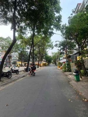 Mặt tiền ngay công viên Phước Bình ( Hiện tại Phường Phước Long) , TPH