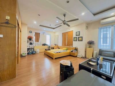 Nhà 5PN Nguyễn Văn Cừ 70m - Rộng Đẹp, Giá Chỉ 12 Triệu!
